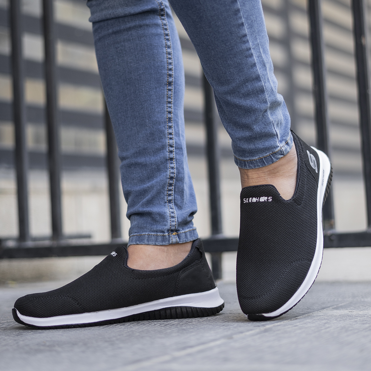 کفش ورزشی اسکیچرز مردانه مشکی مدل Tarok