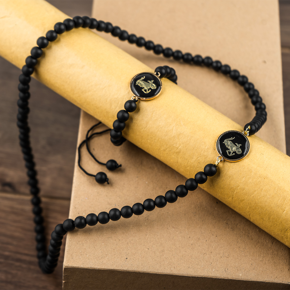 نیم ست مهره ای مشکی مدل Day