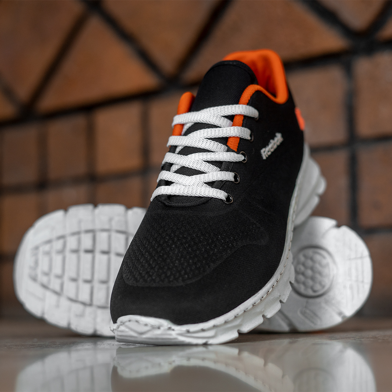 کفش ورزشی(T) ریبوک زیره سفید مدل FTF