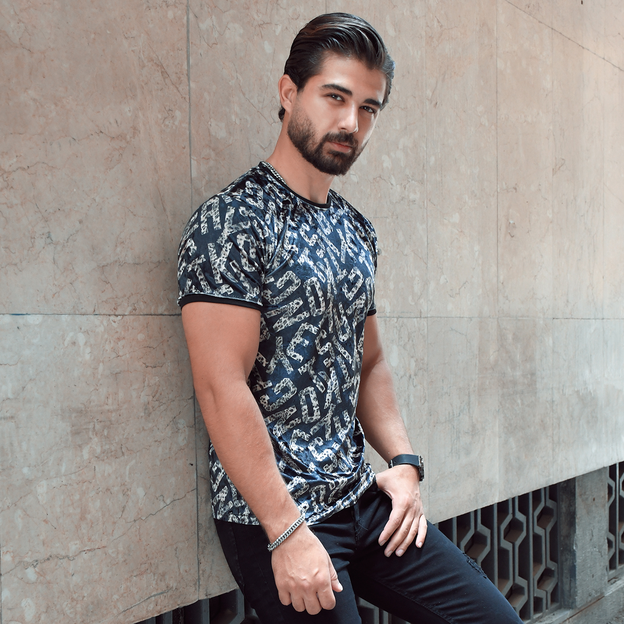 تیشرت مخمل طرح حروف مردانه مدل poria