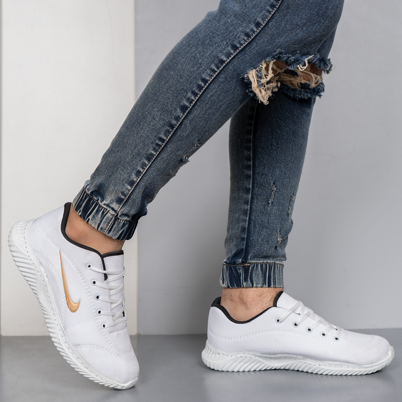 کفش ورزشی مردانه سفیدنایک (T) مدل U7