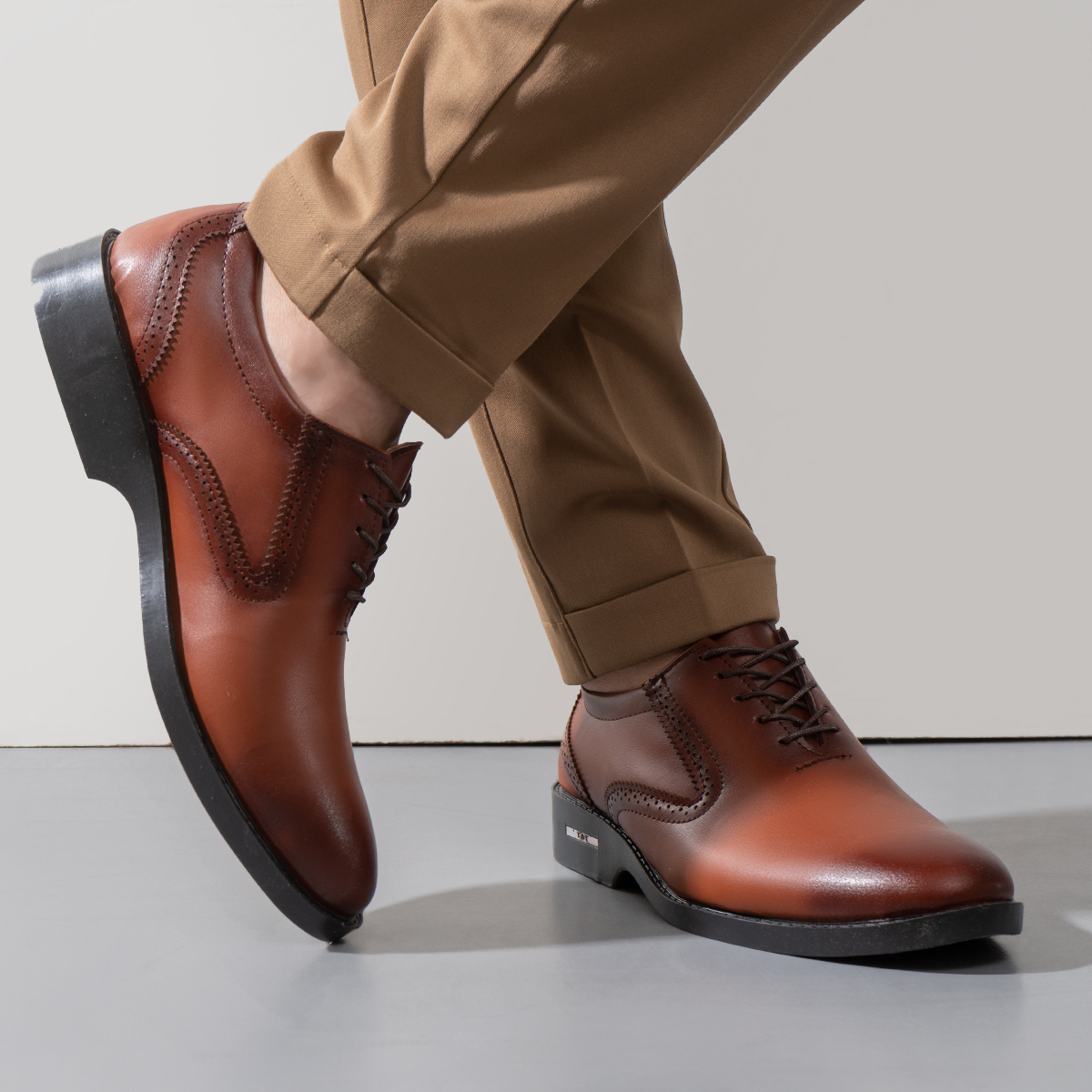 کفش رسمی مردانه عسلی مدل Tomaj