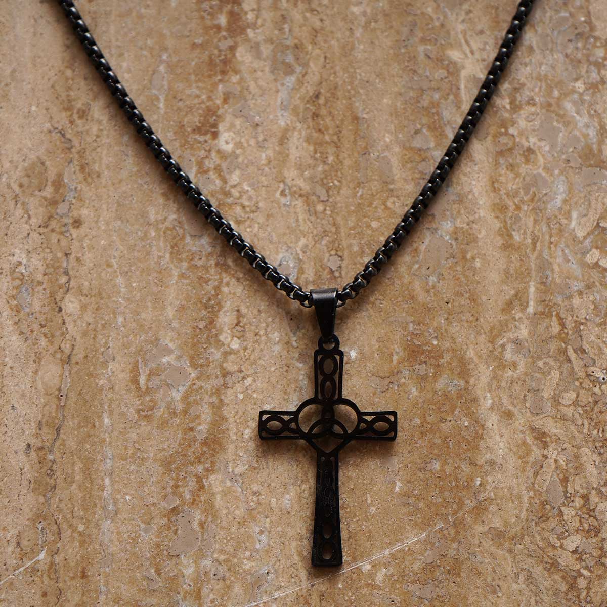 گردنبند مشکی طرح صلیب و قلب مدل SH