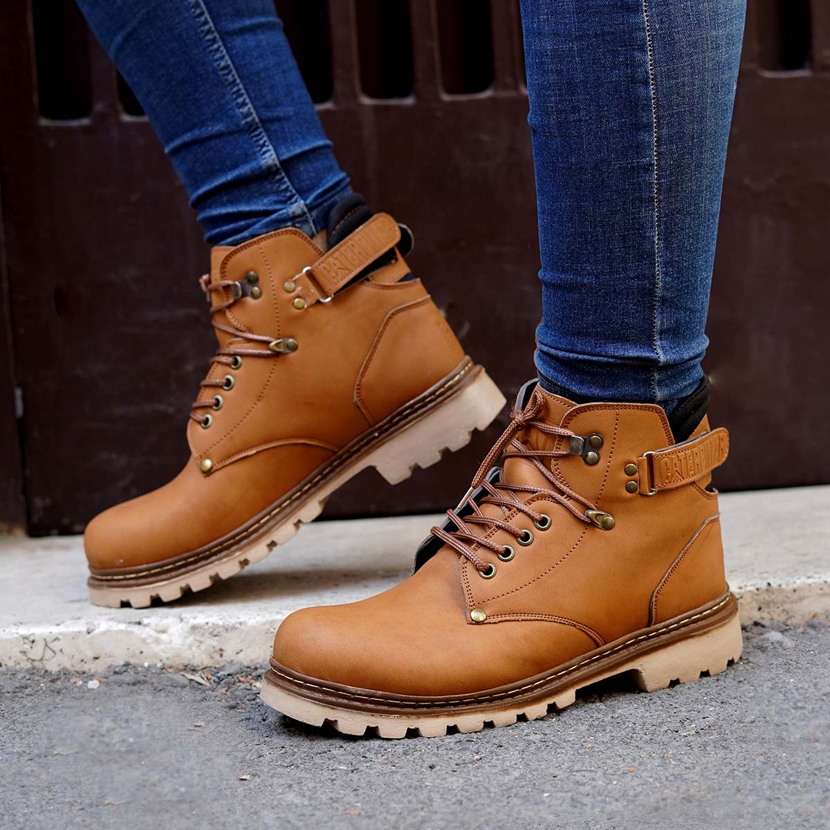 نیم بوت مردانه عسلی کاترپیلار مدل Hector