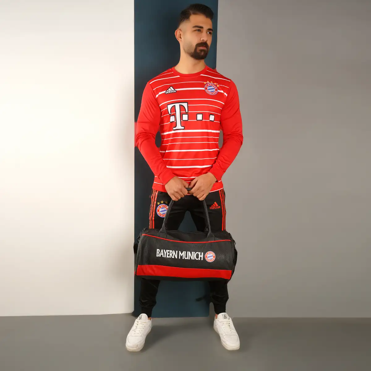 کیف ورزشی مشکی قرمز مدل Bayern München