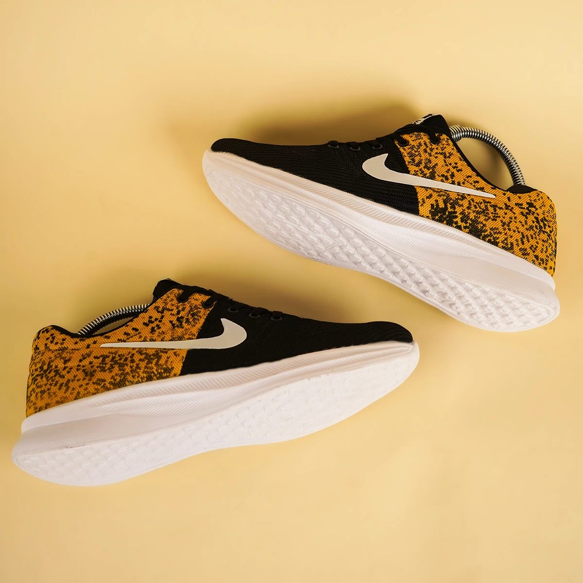 کفش ورزشی نایک مشکی زرد مردانه مدل Saber