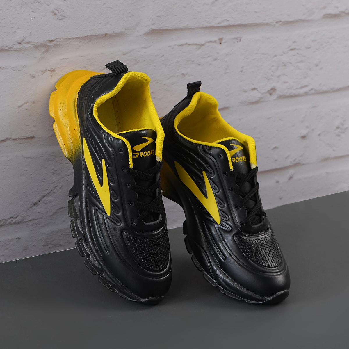 کفش ورزشی مردانه مشکی زرد مدل P802