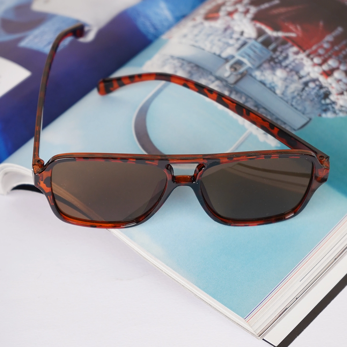 عینک آفتابی فریم قرمز مدل Ervin