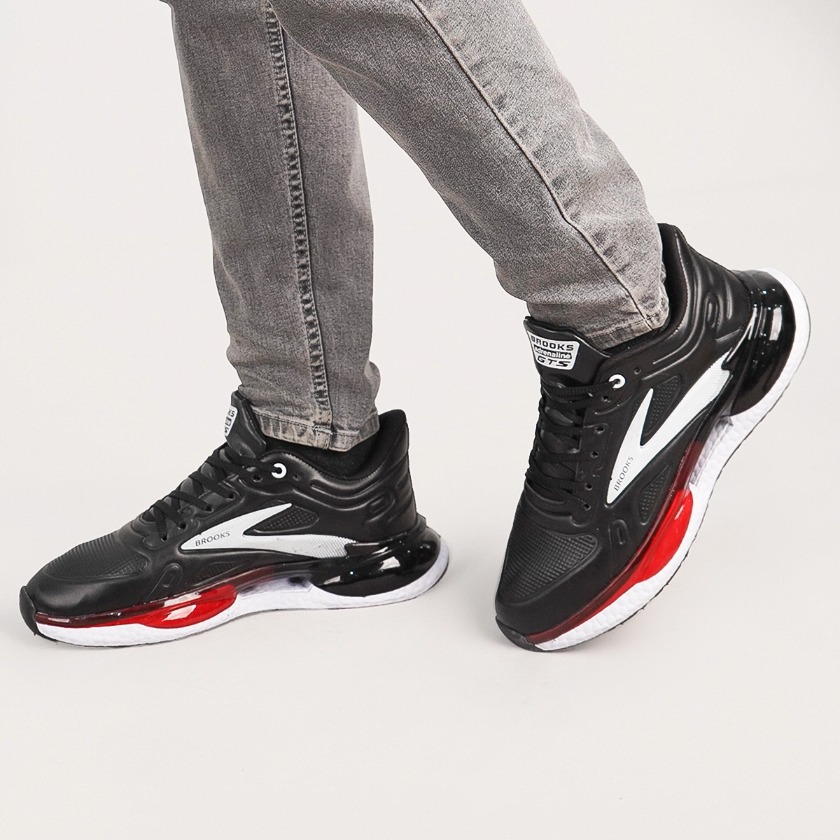 کفش ورزشی مردانه Brooks مشکی قرمز مدل Selvi