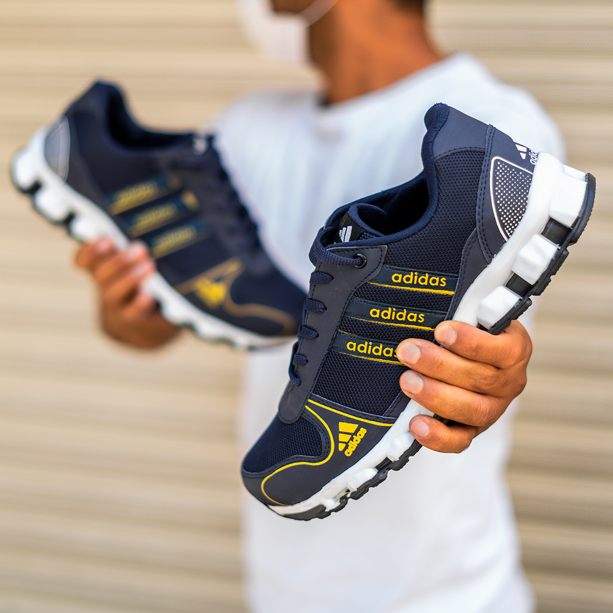 کفش ورزشی Adidas مردانه سرمه ای زرد مدل Artek