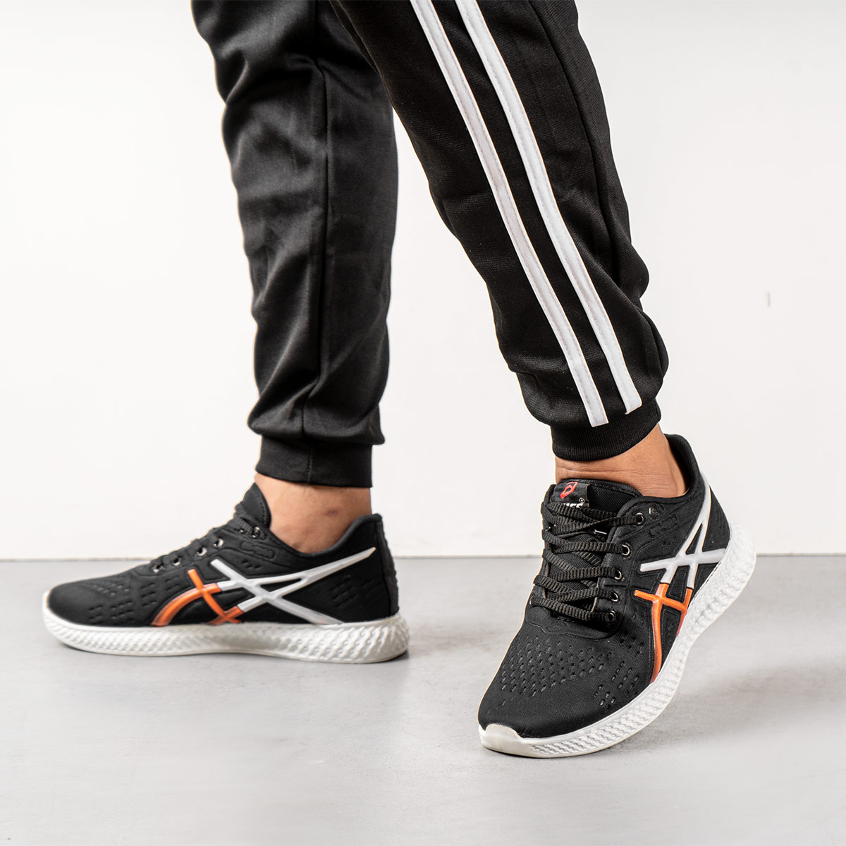 کفش ورزشی Asics مردانه مشکی نارنجی مدل Nardin(T)