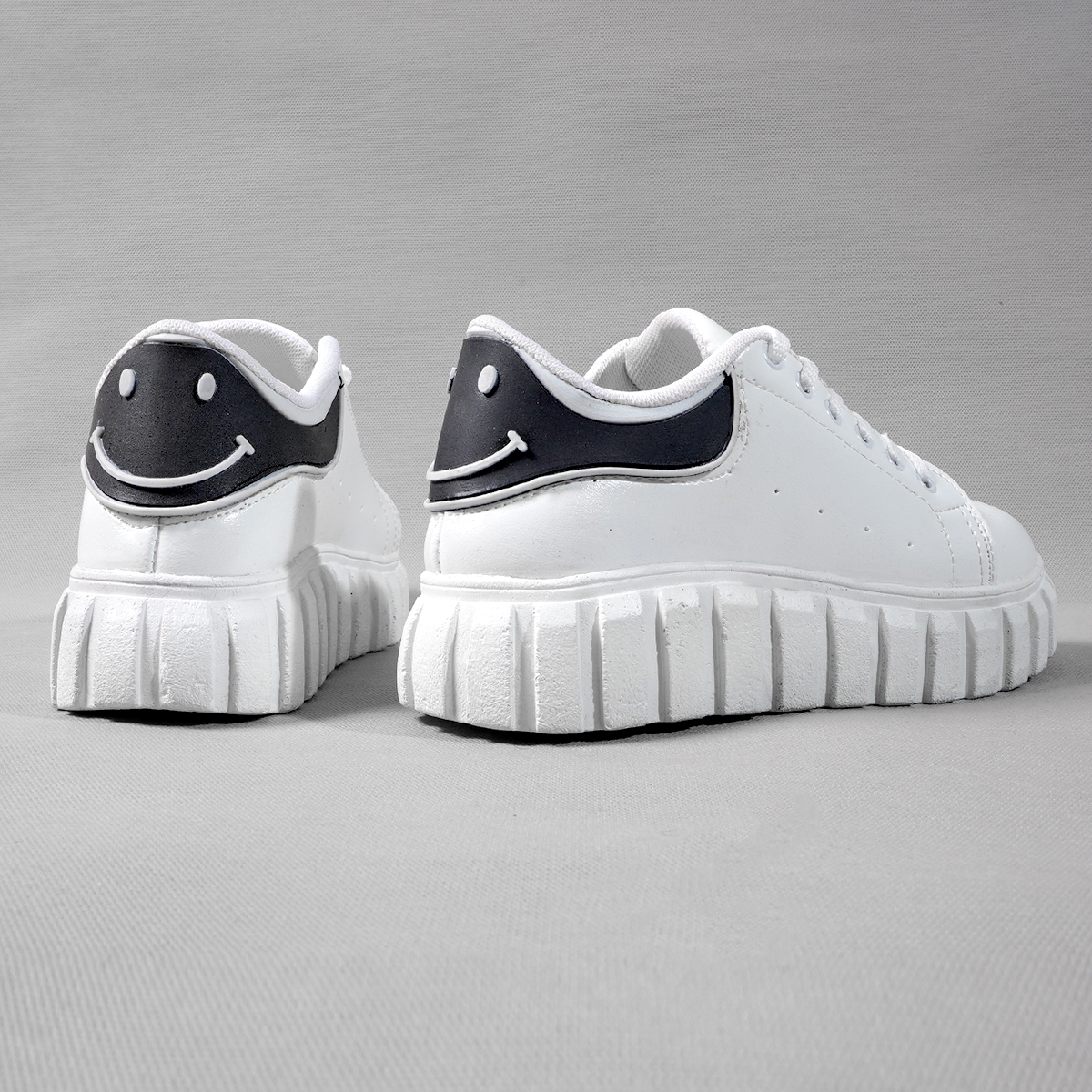 کفش ورزشیsmile زنانه سفید مشکی مدل Aspin