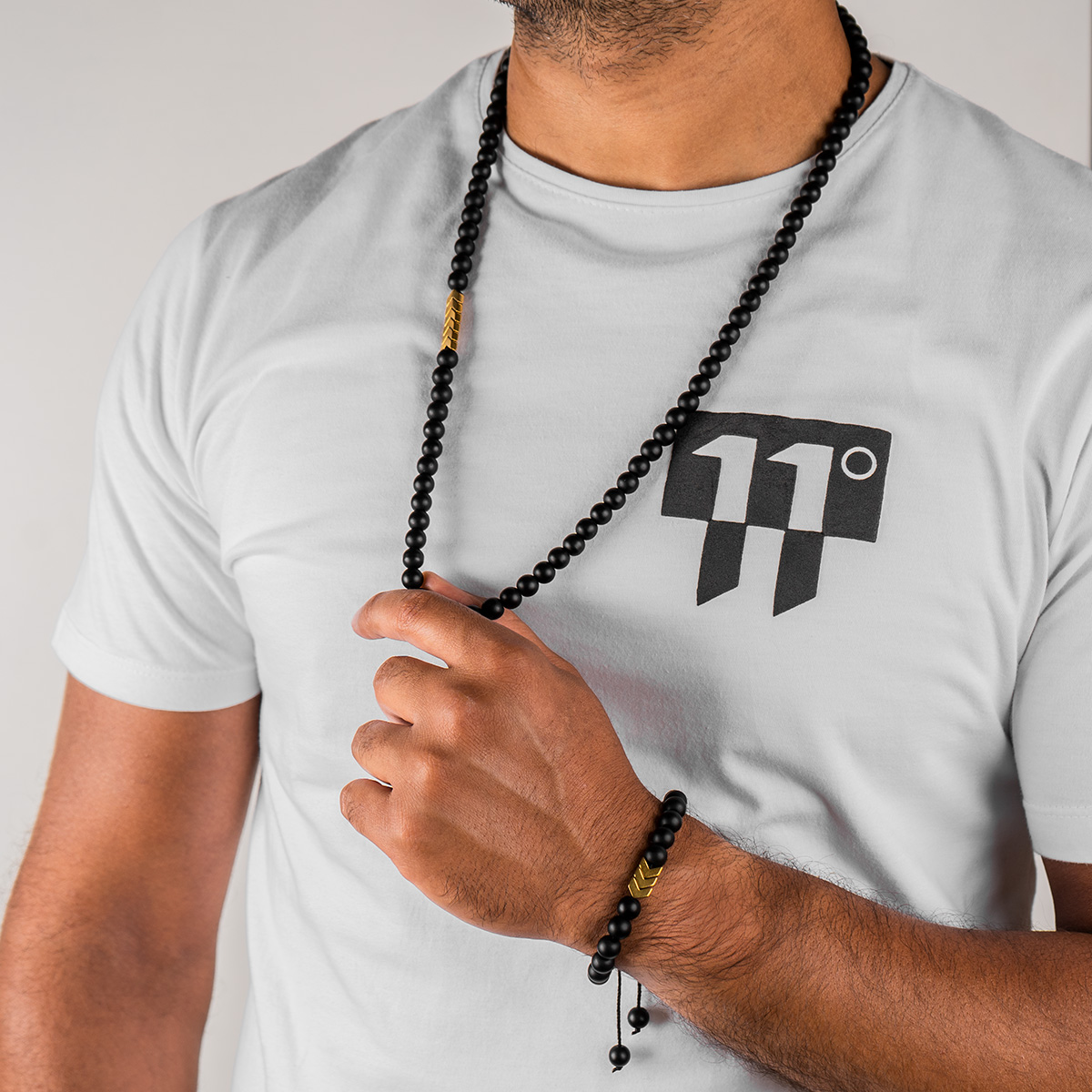 نیم ست مهره ای مشکی مدل Mancho